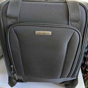 Samsonite Under Seat Carry on bag with USB